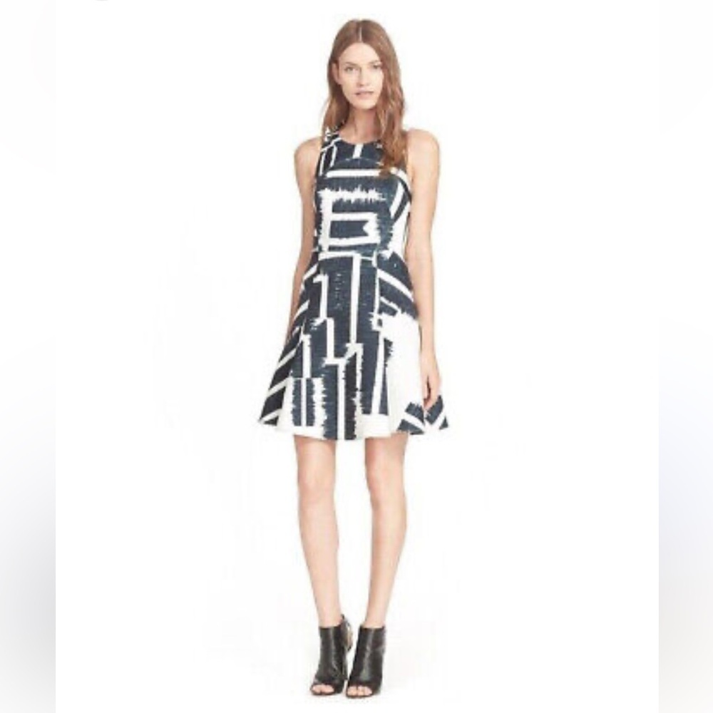 hunter bell hannah dress graffiti white Scuba Fit&flare dress Size 8 Women New